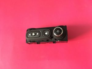 Multimedya Teyp Açma Kapama Kumandası Renault Clio 4 Capture Trafic 3 Zoe - 253B08825R