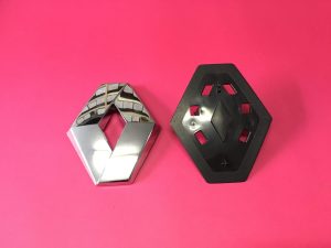 Ön Panjur Arması Monogram Renault Logosu Renault Clio 3 HB Master 3 Vel Satis Twizy Fluence '' Orjinal '' - 8200052586