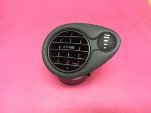 Sağ Yan Havalandırma Difrizörü Clio 3 HB - 7701061211 7701061212 7701068195 7701071984 7701071987 734500770R 687603380R 687607596R