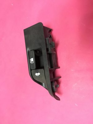 Bagaj Kapak Açma Mandalı ve Yakıt Deposu Açma Kolu Plastiği 2013  2016 Arası Toyota Corolla Verso Auris Rav Suv '' Orjinal '' - 6460633030   64606 33030   6460602130   64606 02130