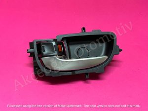 Sol Kapı İç Açma Kolu Toyota Corolla Yaris Auris Aygo Verso  ( Mat Krom Kaplama ) '' Orjinal '' - 692060D281A   69206 0D281 A   692060D271    692060D281