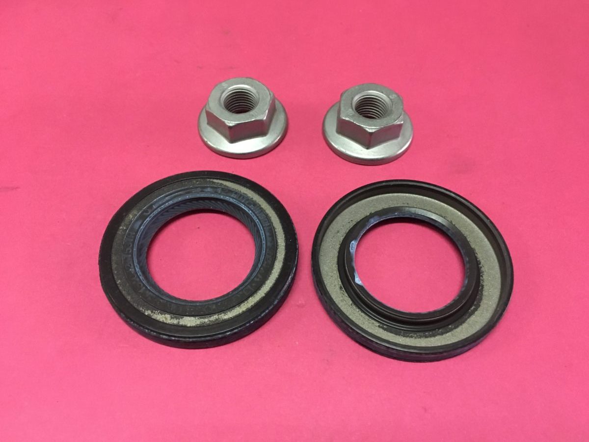 Eksantrik Mil Keçesi Tamir Takımı Renault Clio 3 Clio 2 Fluence Megane Kangoo 2 Laguna 2 Laguna 3 Symbol Joy 2 Master 2 Modus Megane 2 Scenic 2 Thalia Vel Satis Dacia Duster Logan Sandero Opel Vivaro 2 Movano 2 '' Orjinal '' - 7701471372 130427537R 8200793248