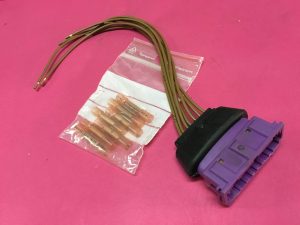 Enjeksiyonlu Kelebek Kutusu Adaptör Soketi Parçası Renault R19 Europa '' Orjinal '' - 7701040342