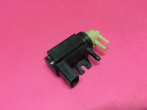Turbo Basınç Valfi Elektrovanası Selenoid Vanası EGR Basınç Konvertörü Volkswagen Transporter Caravelle T6 T5 Crafter Caddy Bora Golf Jetta Passat 2.0 TDİ 2.5 TDİ Audi A3 A4 A6 Audi Quattro Skoda SuperB '' Orjinal '' - 1K0906627A  1J0906627B Pierburg 7.00868.00