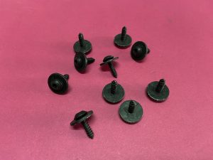 Çamurluk Davlumbaz Cavatası Arka Tampon Bağlantı Sabitleme Civatası Renault Captur Clio 4 Espace 4 Fluence Kadjar Kangoo Koleos 2 Laguna 2 Latitude Master 2 Modus Megane Megane 2 Safrane Scenic Symbol Thalia Twingo Vel Satis Zoe Dacia Logan Solenza Dokker '' Orjinal '' - 7703016575