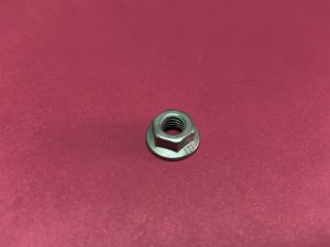 Kapı Kilit Menteşe Gergi Somunu Radyatör Alt Sacı Sabitleme Tabanlı Somunu Kutup Başı Sıkıştırma Somunu Renault Captur Clio Espace Fluence Kadjar Kangoo Koleos Laguna Latitude Master Modus Megane Safrane Scenic Symbol Thalia Talisman Trafic Twingo Vel Satis Dacia Logan Dokker Lodgy Duster Sandero Symbol Joy 2 '' Orjinal '' - 7703033159