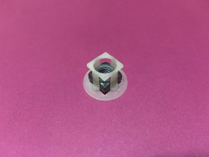 Kaput Açma Mandalı Sabitleme Bağlantı Kafesli Somunu Tampon Ayağı Braketi Sabitleme Somunu Klipsi Agrafı Renault Master 2 R21 Manager Concorde '' Orjinal '' - 7703044188