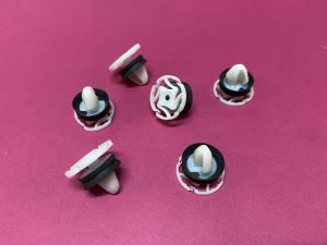 Kapı Döşeme Klipsi Kapı Pano Sabitleme Tespit Agrafı Klipsi Renault Clio 4 Espace 5 Fluence Kadjar Kangoo 2  Laguna 3 Latitude Master 3 Megane 3 Megane 4 Sedan Scenic 3 Twingo 3 Dacia Dokker '' Orjinal '' - 7703077476