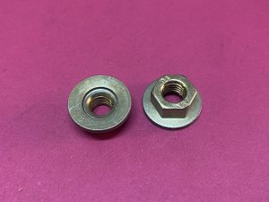 Radyatör Hortum Bağlantı Somunu Emme Manifoldu Sabitleme Saplama Somunu Amortisör Üst Tablası Tespit Somunu Renault Espace 3 Espace 4 Koleos Koleos 2 Laguna 3 Latitude Master 2 Talisman Vel Satis '' Orjinal '' - 7703033081