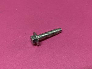 Yağ Soğutucusu Civatası Enjektör Sabitleme Civatası Motor Üst Kapak Civatası Renault Clio 1 Clio 2 Clio 3 Clio 4 Symbol Thalia Espace 3 Espace 4 Express Fluence Kadjar Koleos Koleos 2 Kangoo Kangoo 2 Laguna Laguna 2 Laguna 3 Latitude Master 2 Modus Megane 1 Megane 2 Megane 3 Megane 4 Safrane Scenic 1 Scenic 2 Scenic 3 Trafic 2 Trafic 3 Talisman Twizy Vel Satis Dacia Logan Sandero Dokker Lodgy Duster Solenza '' Orjinal '' - 7703002662