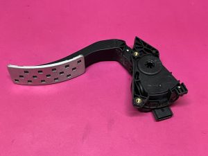 Hız Pedalı Kaptörü Gaz Pedalı Pozisyon Sensörü Renault Captur Clio 4 ( Metal Pedal ) '' Orjinal '' - 180026380R