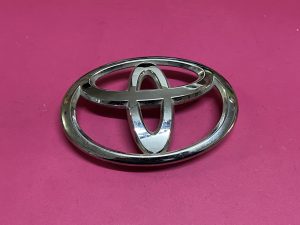 Ön Panjur Arması Amblemi Toyota Corolla Auris Yaris Verso (  Tırnaklı Model  ) '' Orjinal '' - 7531105040   75311 05040   9733M0010   4311T0010