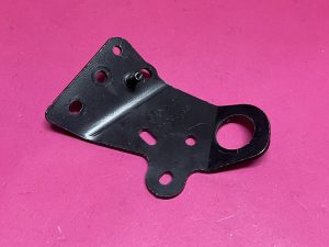 Motor Bağlantı Demiri Silindir Kapak Yan Bağlantı Takozu Sac Suportu Renault Captur Clio 2 Clio 3 Clio 4 Espace 5 Fluence Kadjar Kangoo 2 Laguna 3 Latitude Modus Megane 2 Megane 3 Megane 4 Scenic 2 Scenic 3 Symbol Talisman Dacia Logan Sandero Duster Lodgy Dokker 1.5 Dci K9K Motor '' Orjinal '' - 8200982000