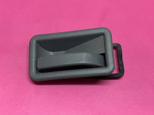 Sağ Kapı İç Açma Kolu Renault R19 Europa ( Gri Renk ) '' Yerli Üretim '' - 7702253065