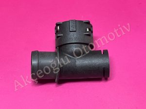 Radyatör Soğutucu Borusu Su Flanşı Müşür Yuvası Audi A1 A2 A3 Q2 Q3 Skoda Karoq Kamiq Kodiaq Octavia SuperB Scala Fabia Seat Leon İbiza Tarraco Ateca Arona Volkswagen Golf Golf 8 Passat B8 Polo Arteon Tiguan T-Cross T-Roc Taigo '' Orjinal '' - 5Q0122291T   5Q0122291