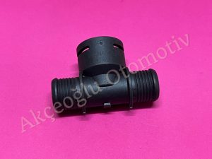 Radyatör Soğutucu Borusu Su Flanşı Müşür Yuvası Audi A1 A2 A3 Q2 Q3 Skoda Karoq Kamiq Kodiaq Octavia SuperB Scala Fabia Seat Leon İbiza Tarraco Ateca Arona Volkswagen Golf Golf 8 Passat B8 Polo Arteon Tiguan T-Cross T-Roc Taigo  '' Orjinal '' - 5QF919381