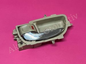 Sağ Kapı İç Açma Kolu Toyota Corolla Yaris Auris Aygo Verso ( Bej Renk Krom Kaplama ) '' Orjinal '' -  692060D271  692060D201   6920602330   692050D450   692060D271