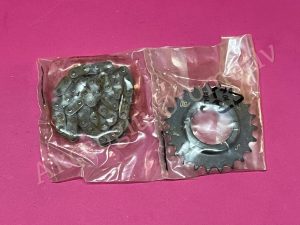 Yağ Pompası Zinciri Dişlisi Takımı Renault Clio 2 Clio 3 Megane 1 Megane 2 Megane 3 Laguna 1 Laguna 2 Scenic 1 Scenic 2 Modus R19 Europa R9 Broadway Dacia Logan Lodgy Duster 1.6 8V K7M Benzinli '' Orjinal '' - 8200397125