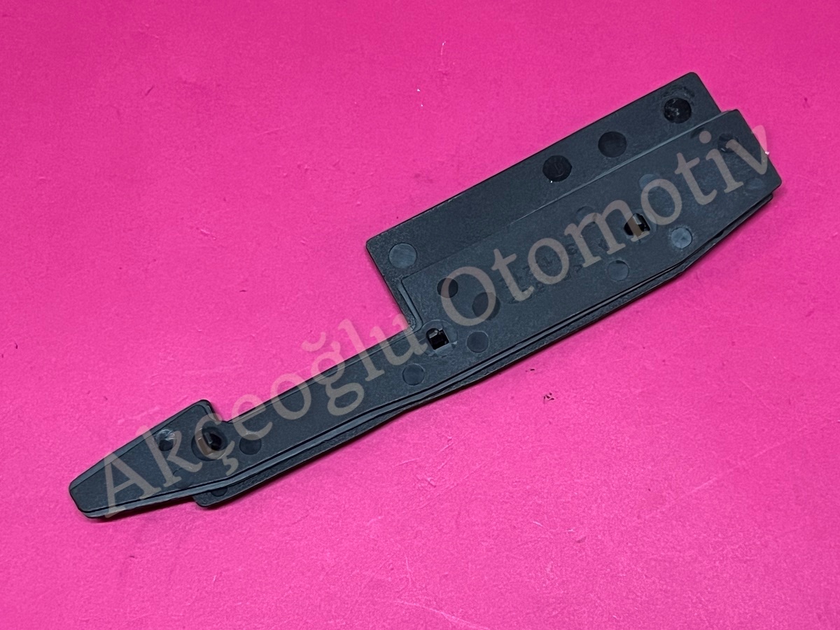Sağ Ön Çamurluk Tespit Plastiği Renault Megane 2 '' Orjinal '' - 8200268140
